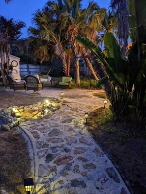 Terrace/patio - Ripple Inn: private retreat mins to the Gulf (South Venice)