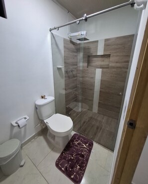 Shower, hair dryer, towels, soap - Beautiful apartment overlooking medellin (Medellín)