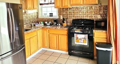 Unique Stay- Meet our pet Goat Mila- Near
I-75 & Shops - Pet Friendly