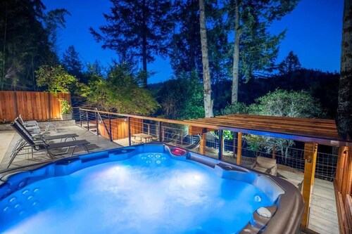 Vista Retreat + Private Studio: Hot Tub + Tastings