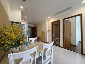 Dining - 1 Bedroom Apartment For Rent at Vinhomes Central Park (Thành phố Hồ Chí Minh)