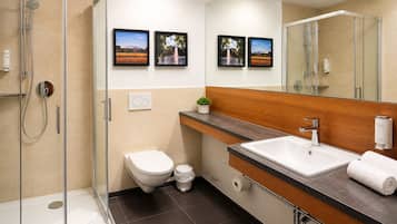 Comfort Double or Twin Room, Non Smoking | Bathroom | Free toiletries, hair dryer, towels, soap