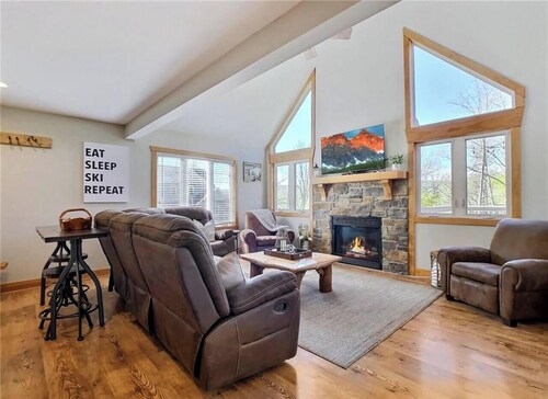 Chalet Après: EVL Chalet w Game Rm + Slopes 5 min