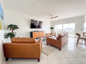 Living area - Destin Harbor Escape (Destin)