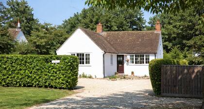 Wheatley Oxford Cottage with Parking & Garden