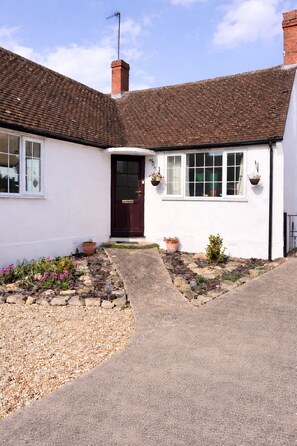 Exterior - Wheatley Oxford Cottage with Parking & Garden (Wheatley)