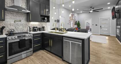 New Indy Game House- Theater + Arcade - Sleeps 12