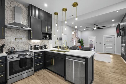 New Indy Game House- Theater + Arcade - Sleeps 12