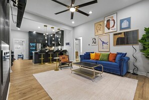 Smart TV, fireplace