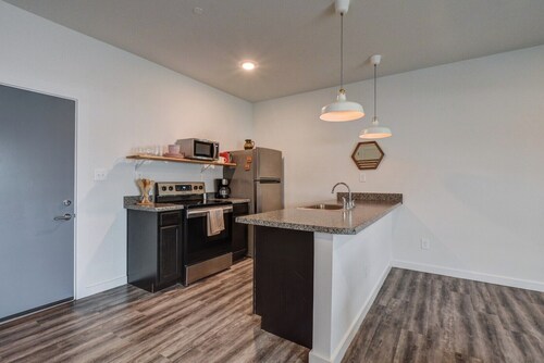 Top Floor Apartment Downtown Clarksville