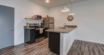 Top Floor Apartment Downtown Clarksville
