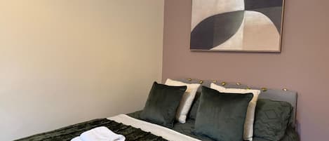 Desk, iron/ironing board, travel cot, WiFi