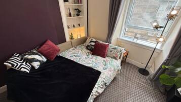 Desk, iron/ironing board, travel cot, WiFi