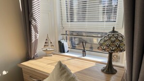 Interior - Stylish Edinburgh Stay | Fast Wi-Fi & Parking (Edinburgh)