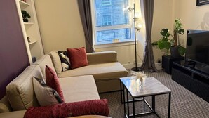 TV - Stylish Edinburgh Stay | Fast Wi-Fi & Parking (Edinburgh)