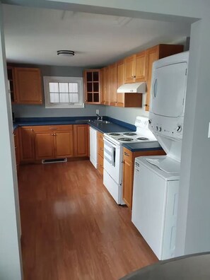 Private kitchen - Harbour-View Overlooking the Bay of Fundy - Digby (Digby)