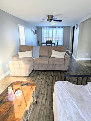 Living area - Harbour-View Overlooking the Bay of Fundy - Digby (Digby)