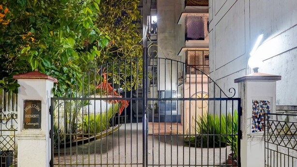 A gated entrance to a property with a sign reading 'Horizon Resort Calangute.' - Classic With Balconytownhouse Calangute (Calangute)