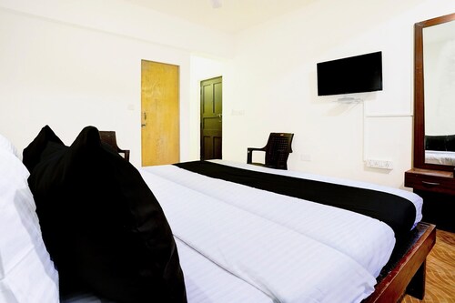 Cozy Rooms With Pool Near Calangute Beach Goa