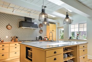 Fridge, microwave, oven, stovetop - Updated Historic House in Peaceful Garden Setting (Hendersonville)