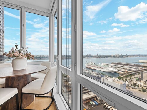 Corner 2BR Skyline Views, High Floor, Walk to Times Square