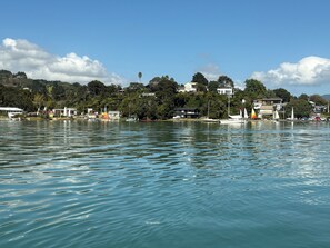 Unclassified image, 4 of 11, button - Relax and kick back. (Raglan)