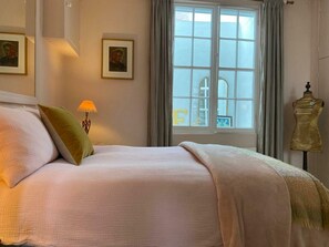 Internet, bed sheets - Artistic 1BDR townhome in central Brighton (Brighton and Hove)