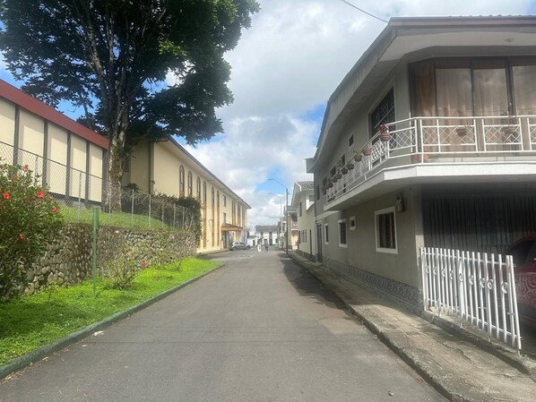 Casa, 1 dormitori, balcó | Exterior