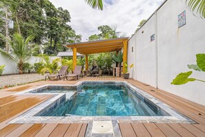 Pool - Spacious 4-bedroom house in terrific Puerto Viejo de Talamanca with AC (Puerto Viejo de Talamanca)
