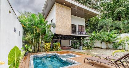 Spacious 4-bedroom house in terrific Puerto Viejo de Talamanca with AC