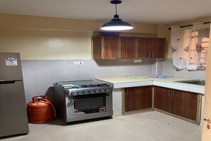 Private kitchen - Unwind in Style – Your George Town Home Away from Home (George Town)