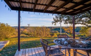 Outdoor dining - 2 Bedroom Cabin Overlooking Lake Buchanan At Spider Mountain (Burnet)