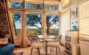 Dining - 2 Bedroom Cabin Overlooking Lake Buchanan At Spider Mountain (Burnet)