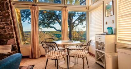 2 Bedroom Cabin Overlooking Lake Buchanan At Spider Mountain