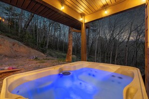 Tina de hidromasaje al aire libre