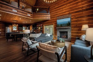 Smart TV, fireplace, video games, music library - New Pool Cabin! Luxury Design, Game Rm, Hot Tub! (Sevierville)