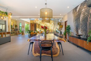 Lobby - Villa Assinie Beachfront Home with Direct Ocean Access (Parrita)