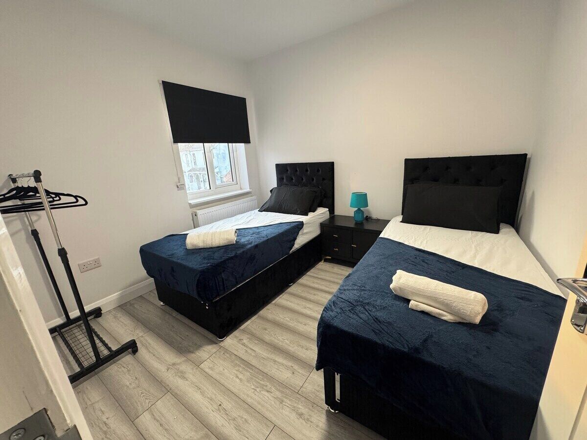 Iron/ironing board, Internet, bed sheets