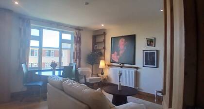 Bright 2BDR Sandymount Apartment Near Sea