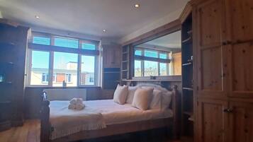 2 bedrooms, iron/ironing board, Internet, bed sheets