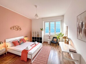 Iron/ironing board, free WiFi, bed sheets - Flatsharing - Gioia Red Retreat – 3 Bedrooms (Milan)
