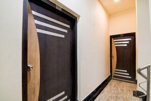 Interior - Super Collection O Kalighat Metro Station (Kolkata)