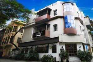House | Exterior - Classic With Twin Bedrm Guest Home (Kolkata)
