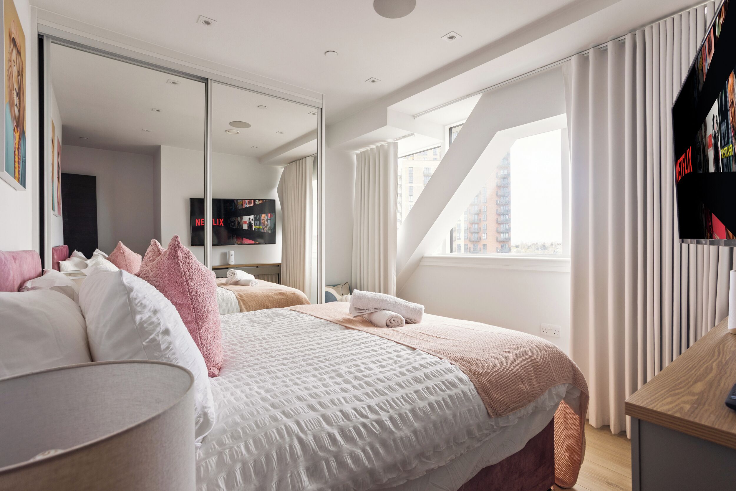Iron/ironing board, WiFi, bed sheets
