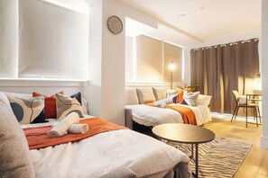 Iron/ironing board, travel cot, WiFi, bed sheets - 1 Min Walk to Wembley Stadium Sleeps 10 Gym (London)