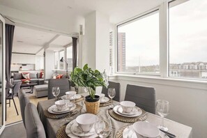 Dining - 1 Min Walk to Wembley Stadium Sleeps 10 Gym (London)