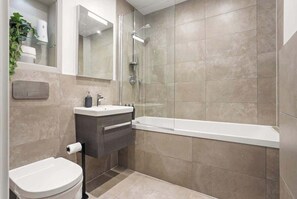Shower, hair dryer, shampoo - 1 Min Walk to Wembley Stadium Sleeps 10 Gym (London)