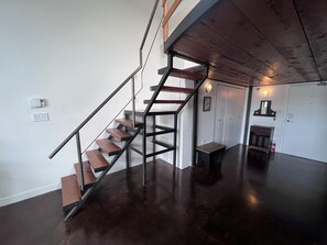 Interior - FIFA 2026 Rental. Beautiful Loft in Prime Location. 3 Month Rental. (Vancouver)