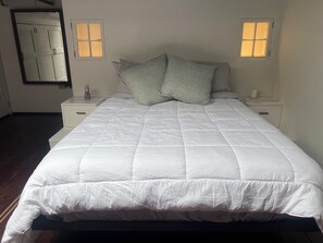 WiFi, bed sheets - FIFA 2026 Rental. Beautiful Loft in Prime Location. 3 Month Rental. (Vancouver)