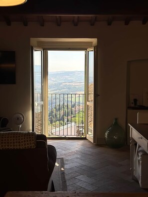 Living area - Large Penthouse with one Bedroom and Panoramic Views (Todi)